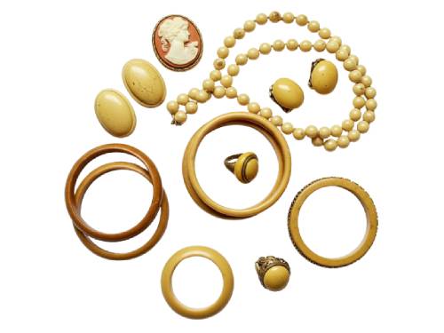 Early_Plastics_Jewellery